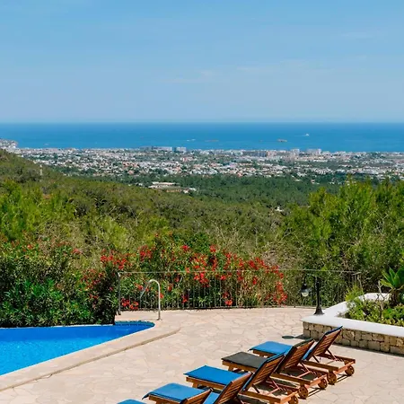 فيلة Bellavista Has Stunning Views And A Private Infinity Pool *