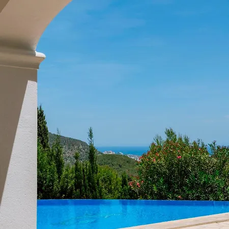 Bellavista Has Stunning Views And A Private Infinity Pool فيلة *