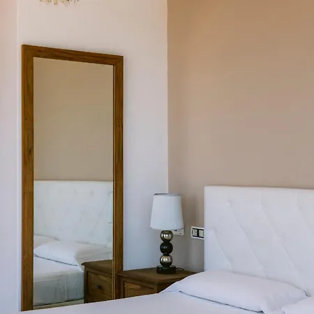 Bellavista Has Stunning Views And A Private Infinity Pool فيلة